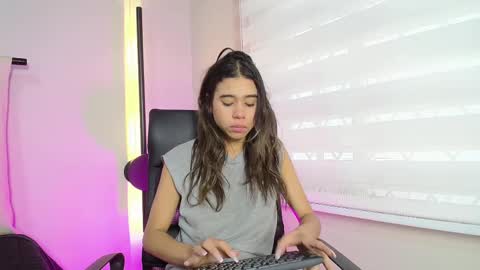 Snapshot of rachell_criss chatting on 03-01-25, 01:29 Rachell online show from 03-01-25, 01:29