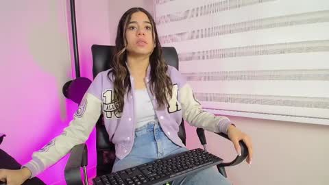 Snapshot of rachell_criss chatting on 03-02-25, 06:37 Rachell online show from 03-02-25, 06:37