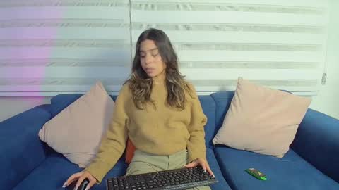 Snapshot of rachell_criss chatting on 03-06-25, 03:57 Rachell online show from 03-06-25, 03:57