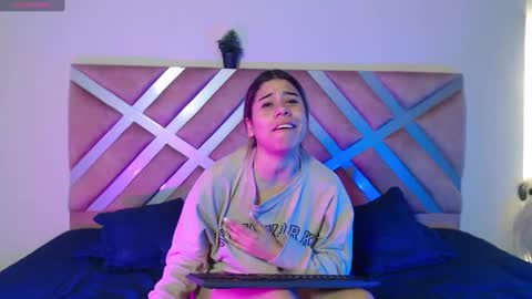 Snapshot of rachell_criss chatting on 09-26-25, 03:54 Rachell online show from 09-26-25, 03:54