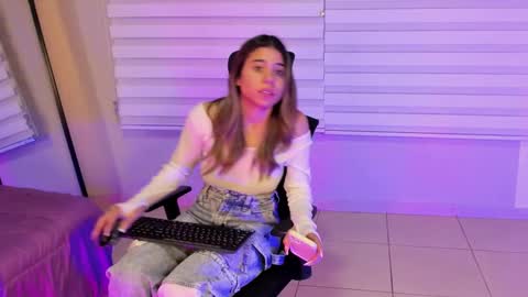 Snapshot of rachell_criss chatting on 10-01-25, 04:29 Rachell online show from 10-01-25, 04:29
