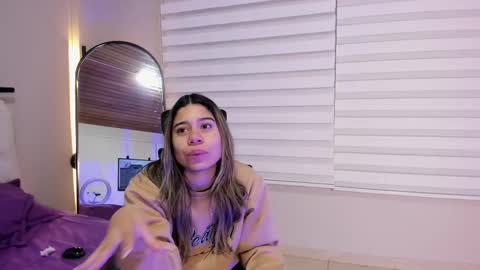 Snapshot of rachell_criss chatting on 10-04-25, 04:32 Rachell online show from 10-04-25, 04:32