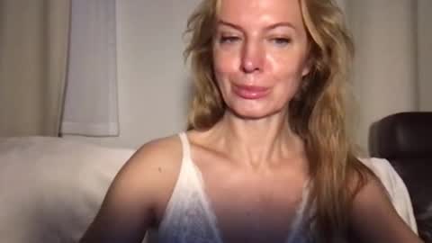 Snapshot of rachelldelicious chatting on 12-18-24, 07:15 Rachel online show from 12-18-24, 07:15