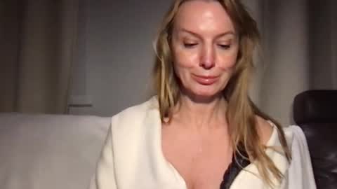 Snapshot of rachelldelicious chatting on 01-02-25, 04:24 Rachel online show from 01-02-25, 04:24