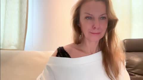 Snapshot of rachelldelicious chatting on 01-22-25, 01:32 Rachel online show from 01-22-25, 01:32