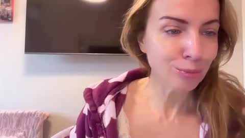 Snapshot of rachelldelicious chatting on 02-06-25, 09:53 Rachel online show from 02-06-25, 09:53