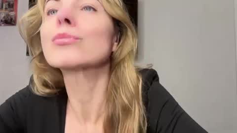 Snapshot of rachelldelicious chatting on 02-09-25, 07:09 Rachel online show from 02-09-25, 07:09