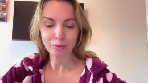 Snapshot of rachelldelicious chatting on 02-14-25, 09:56 Rachel online show from 02-14-25, 09:56