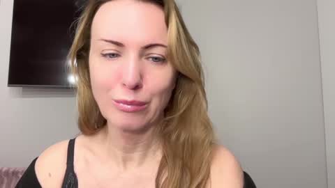 Snapshot of rachelldelicious chatting on 02-15-25, 06:12 Rachel online show from 02-15-25, 06:12