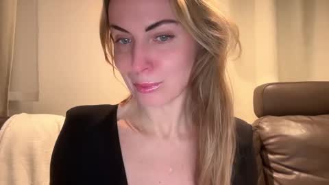 Snapshot of rachelldelicious chatting on 02-17-25, 09:30 Rachel online show from 02-17-25, 09:30