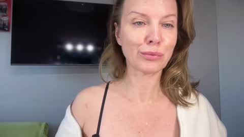 Snapshot of rachelldelicious chatting on 10-01-25, 12:11 Rachel online show from 10-01-25, 12:11