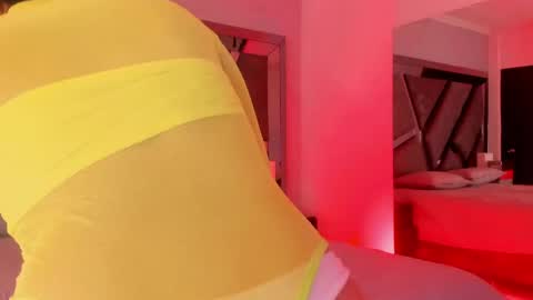 Snapshot of radiant_naomi chatting on 06-05-26, 11:27 Radiant Naomi online show from 06-05-26, 11:27