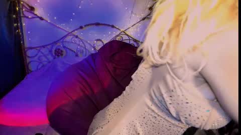 Snapshot of radmila_star chatting on 12-05-25, 04:36 Radmila Star online show from 12-05-25, 04:36