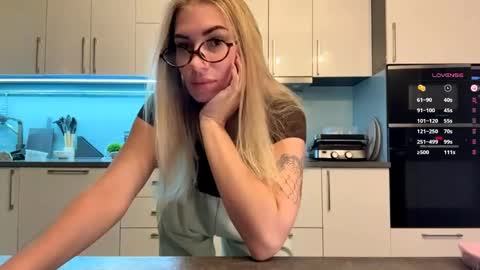 Mila online show from 04-26-26, 04:48
