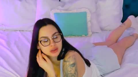 Snapshot of raeeamber_ chatting on 02-16-26, 07:04 sweet peach online show from 02-16-26, 07:04