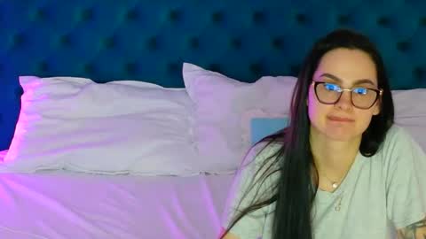 Snapshot of raeeamber_ chatting on 02-17-26, 02:35 sweet peach online show from 02-17-26, 02:35