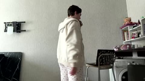 Snapshot of raegriego chatting on 05-22-26, 12:29 Emmie online show from 05-22-26, 12:29