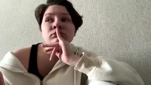 Snapshot of raegriego chatting on 05-29-26, 01:14 Emmie online show from 05-29-26, 01:14