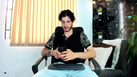 R A F A E L online show from 11-08-25, 09:02