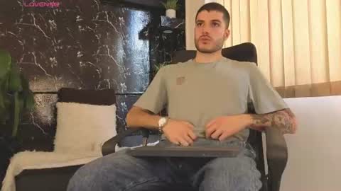 Snapshot of rafael_mendez chatting on 06-18-26, 08:13 R A F A E L online show from 06-18-26, 08:13