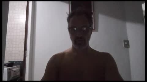 Snapshot of rafaelsel chatting on 02-15-26, 04:42 Big Uncle Jungle online show from 02-15-26, 04:42