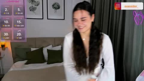 Snapshot of raidereva_ chatting on 06-04-26, 05:35 Eva online show from 06-04-26, 05:35