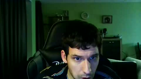 Snapshot of raimondo32 chatting on 02-05-25, 05:09 Raimondo te Paste online show from 02-05-25, 05:09