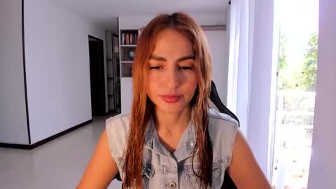 Jennyindependent model . online show from 02-19-26, 04:47