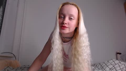 Snapshot of rainy_moon chatting on 01-15-25, 09:20 Lissa online show from 01-15-25, 09:20