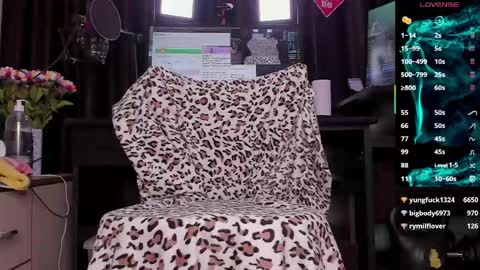 Snapshot of raissa_sky26 chatting on 05-16-26, 10:36 Laura online show from 05-16-26, 10:36