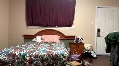 Snapshot of ramonaquinn chatting on 11-24-25, 06:51 RAMONA Q online show from 11-24-25, 06:51