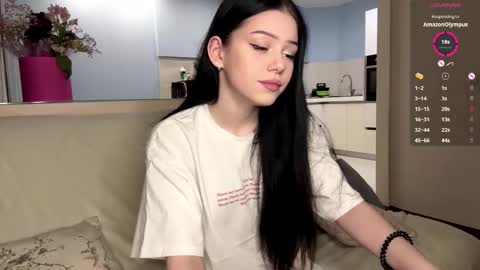 Luna online show from 10-01-25, 01:39