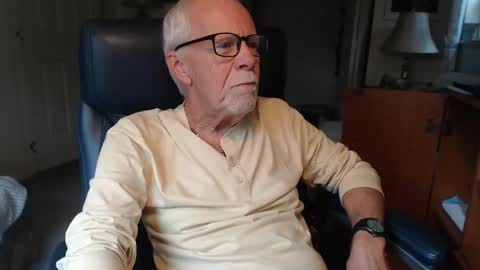 ranger1001 online show from 10-15-25, 07:36