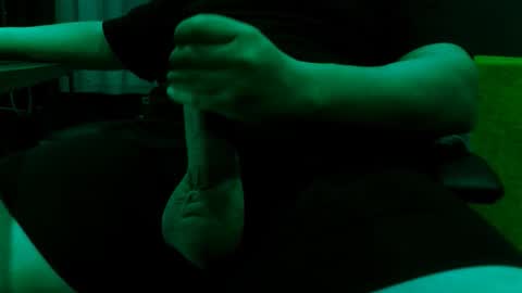 Snapshot of rapaces49 chatting on 10-28-25, 05:04 Raptor online show from 10-28-25, 05:04