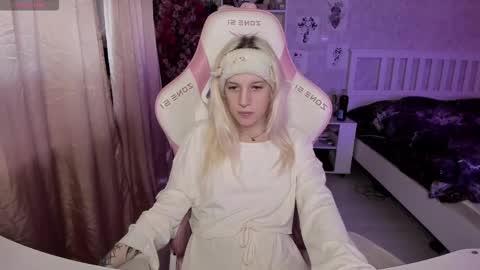 Snapshot of rapunzel_cute chatting on 01-15-26, 01:16 Rapunzel online show from 01-15-26, 01:16