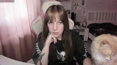 Snapshot of rapunzel_cute chatting on 02-11-26, 01:16 Rapunzel online show from 02-11-26, 01:16