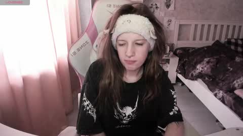 Snapshot of rapunzel_cute chatting on 02-12-26, 01:28 Rapunzel online show from 02-12-26, 01:28