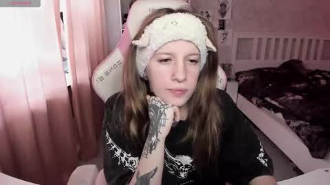 Snapshot of rapunzel_cute chatting on 02-21-26, 02:18 Rapunzel online show from 02-21-26, 02:18