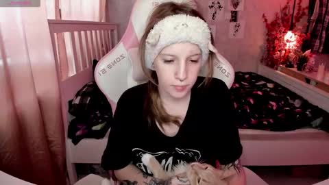 Snapshot of rapunzel_cute chatting on 03-05-26, 01:18 Rapunzel online show from 03-05-26, 01:18