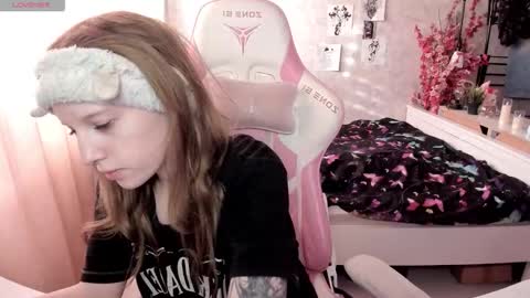 Snapshot of rapunzel_cute chatting on 03-06-26, 01:18 Rapunzel online show from 03-06-26, 01:18