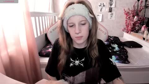 Snapshot of rapunzel_cute chatting on 03-10-26, 01:27 Rapunzel online show from 03-10-26, 01:27