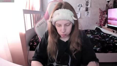 Snapshot of rapunzel_cute chatting on 05-01-26, 12:10 Rapunzel online show from 05-01-26, 12:10