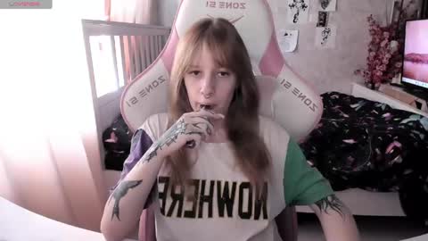 Snapshot of rapunzel_cute chatting on 05-08-26, 01:16 Rapunzel online show from 05-08-26, 01:16