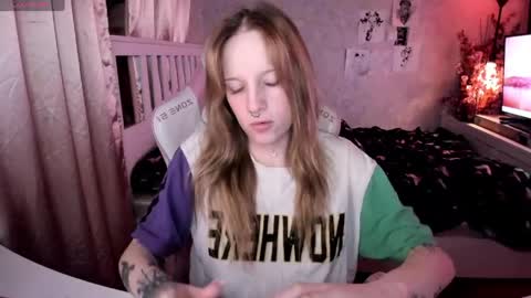 Snapshot of rapunzel_cute chatting on 05-09-26, 07:41 Rapunzel online show from 05-09-26, 07:41