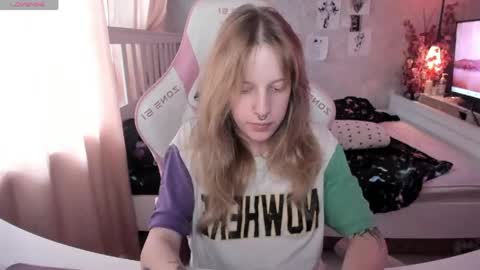 Snapshot of rapunzel_cute chatting on 06-09-26, 01:12 Rapunzel online show from 06-09-26, 01:12