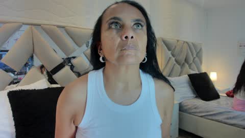 Snapshot of raquel_moore chatting on 01-25-25, 06:57 Raquel Moore online show from 01-25-25, 06:57