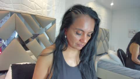 Snapshot of raquel_moore chatting on 01-27-25, 10:49 Raquel Moore online show from 01-27-25, 10:49