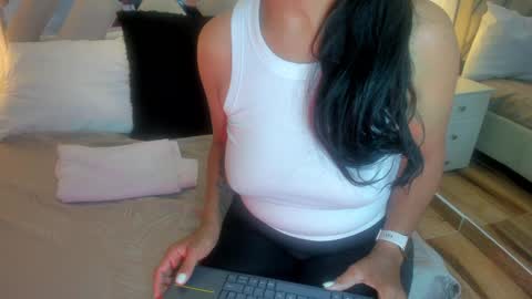Snapshot of raquel_moore chatting on 02-02-25, 05:04 Raquel Moore online show from 02-02-25, 05:04
