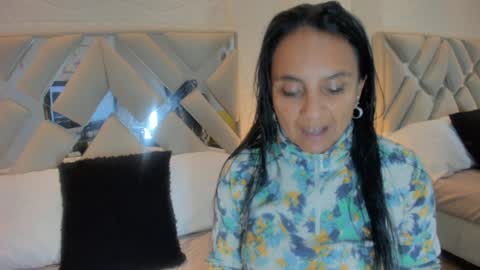 Snapshot of raquel_moore chatting on 02-03-25, 11:05 Raquel Moore online show from 02-03-25, 11:05