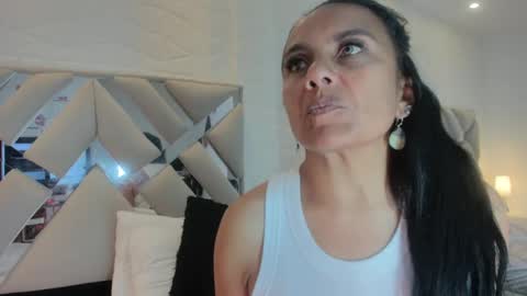 Snapshot of raquel_moore chatting on 02-09-25, 10:43 Raquel Moore online show from 02-09-25, 10:43